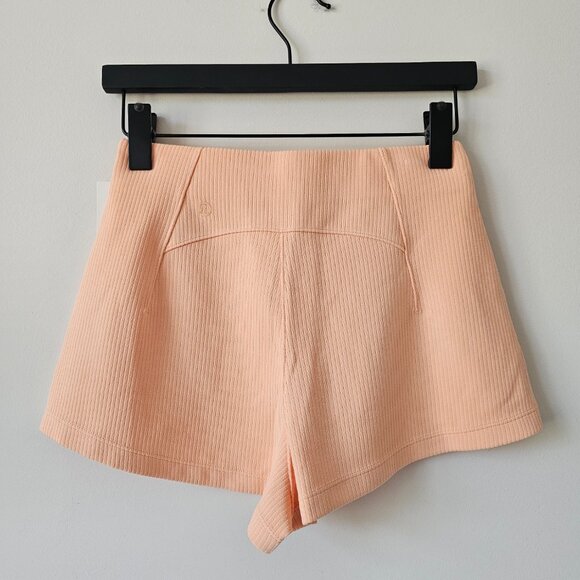 NWT LULULEMON PCHB Peach Bellini Ribbed Softstreme High Rise 2" Shorts Size 4 - Picture 4 of 6